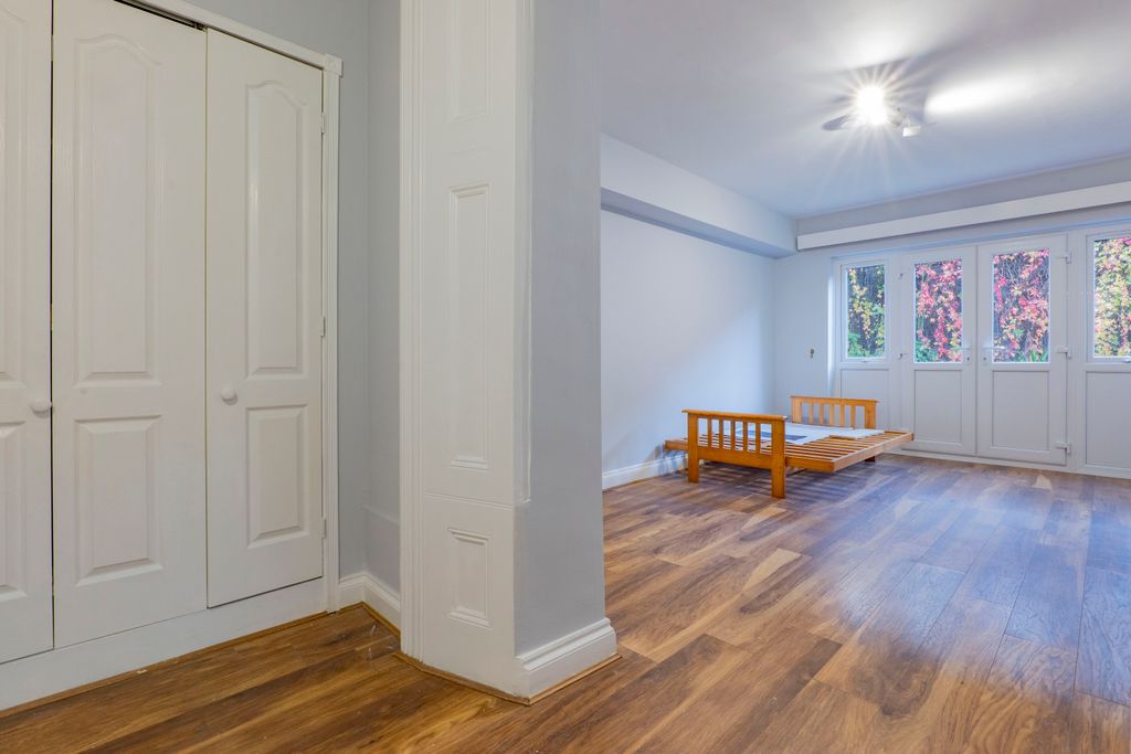 Property photo 1 of 6 1 Bed Flat To Rent