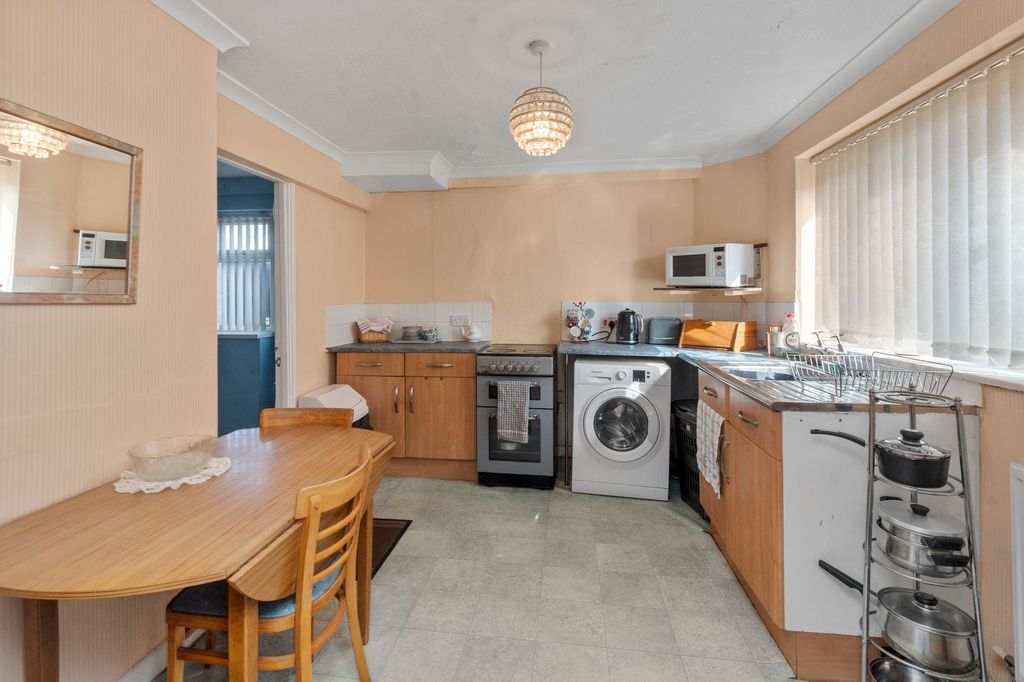 Property photo 3 of 27