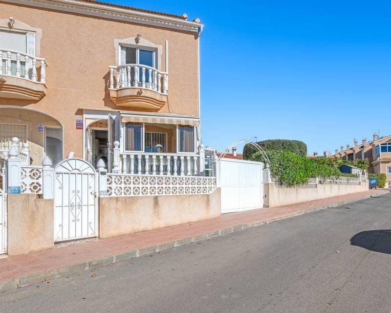 Property photo 1 of 42