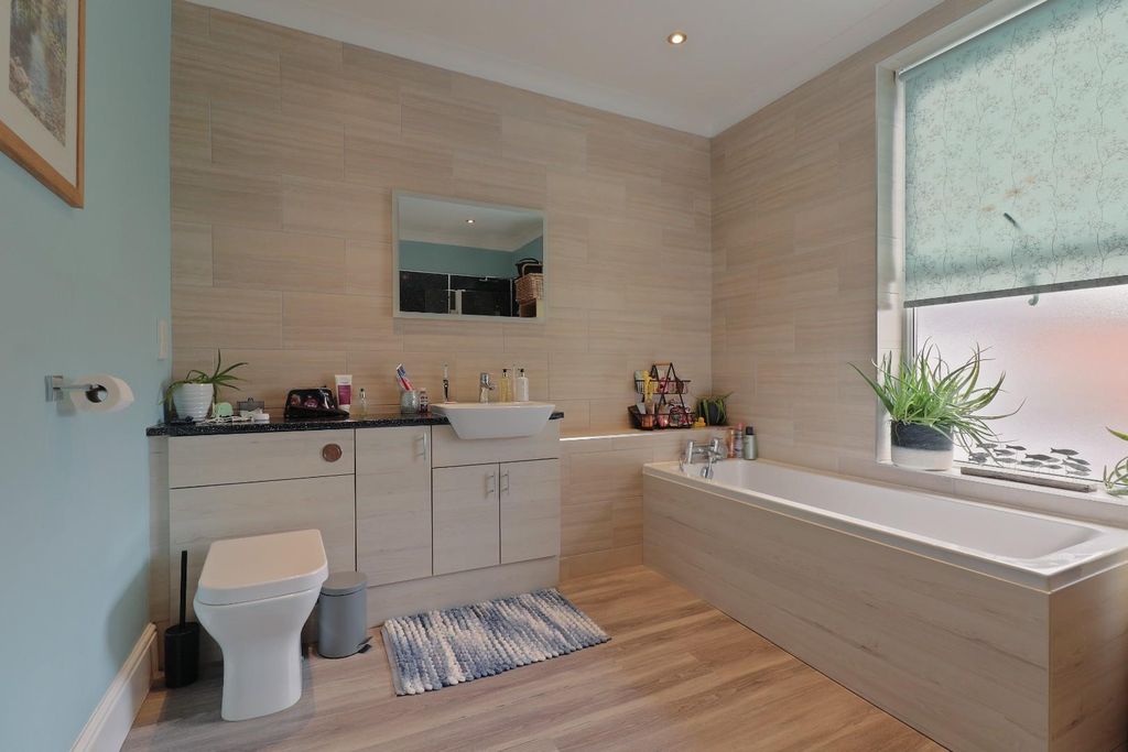 Property photo 3 of 20 Bathroom