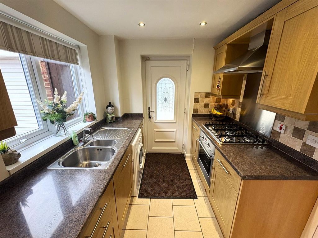 Property photo 3 of 15 Kitchen