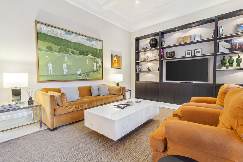 Property photo 3 of 18