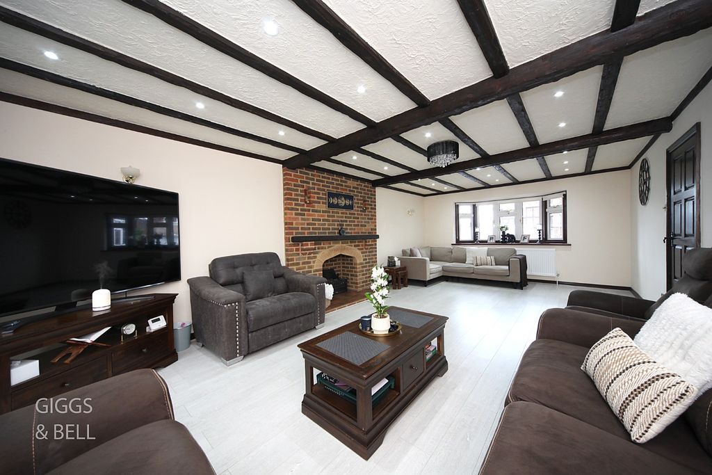 Property photo 2 of 32 4877081