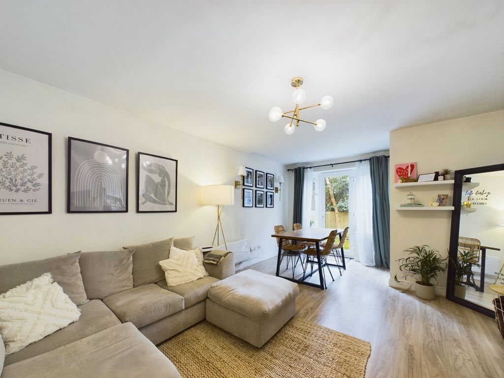 Property photo 2 of 12 Picture No. 17