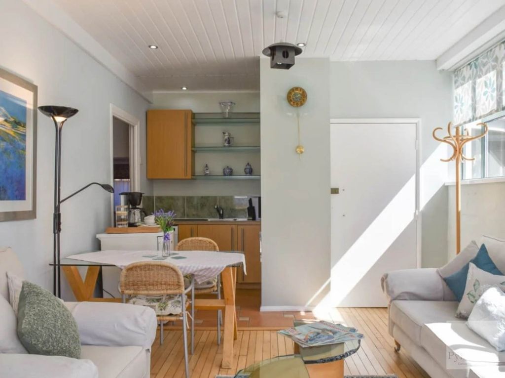 Property photo 3 of 6