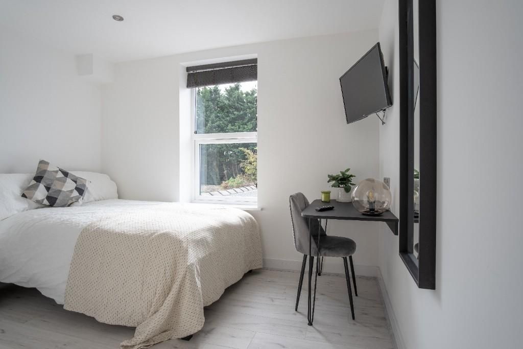 Property photo 2 of 15 Bright And Cozy Double Bedroom Featuring A Comfort...