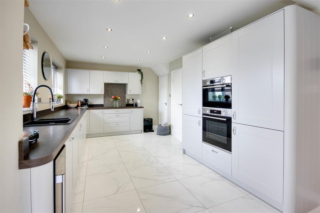 Property photo 2 of 13 Kitchen