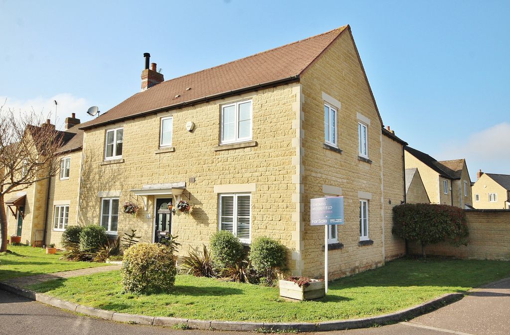 Property photo 1 of 31