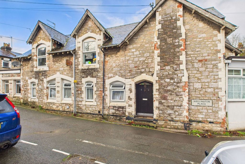 Property photo 1 of 8
