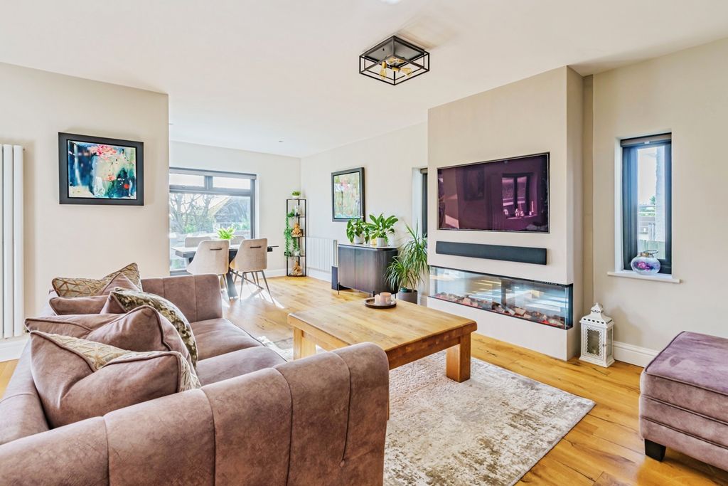 Property photo 2 of 34 Living Room