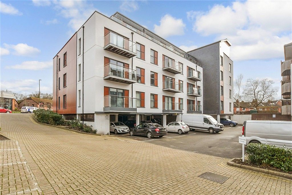 Property photo 2 of 2 Driveway/Parking.