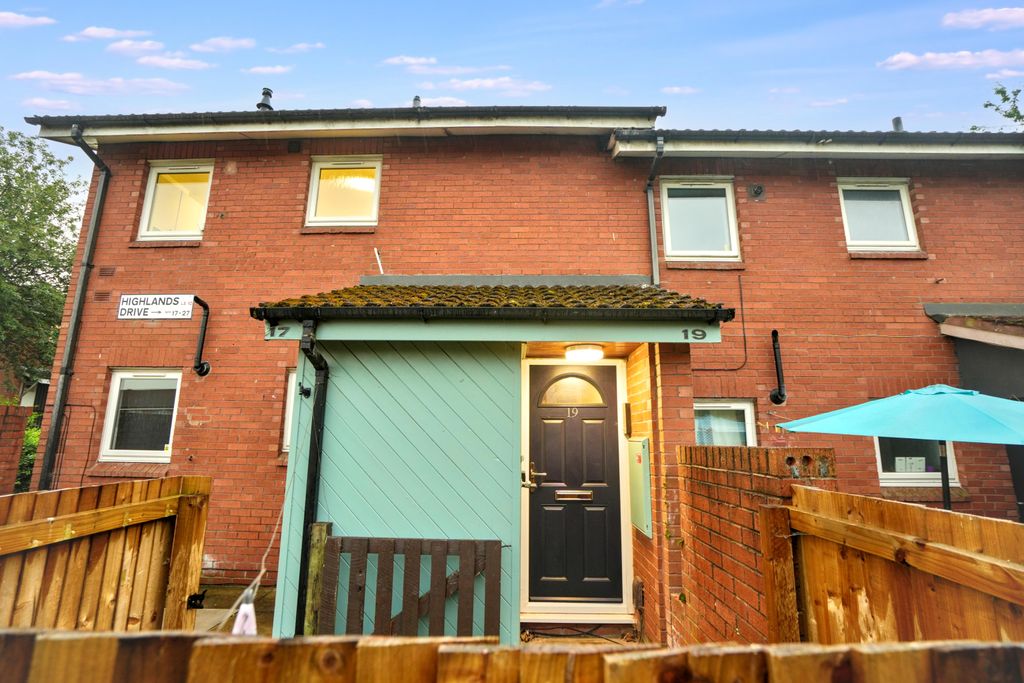 Property photo 1 of 12 19 Highlands Drive, Stourton, Leeds, West Yorkshire, Ls10 4Rw