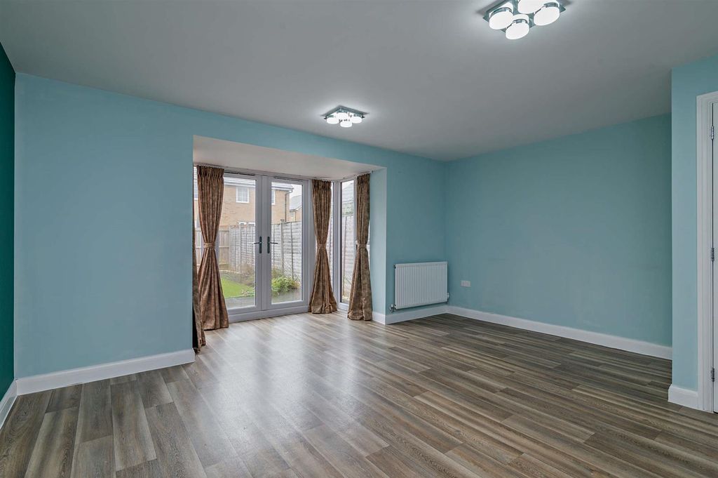 Property photo 3 of 17 8664432-Interior07-800.Jpg
