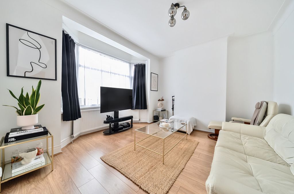 Property photo 2 of 15 1298567-1-6834E56...