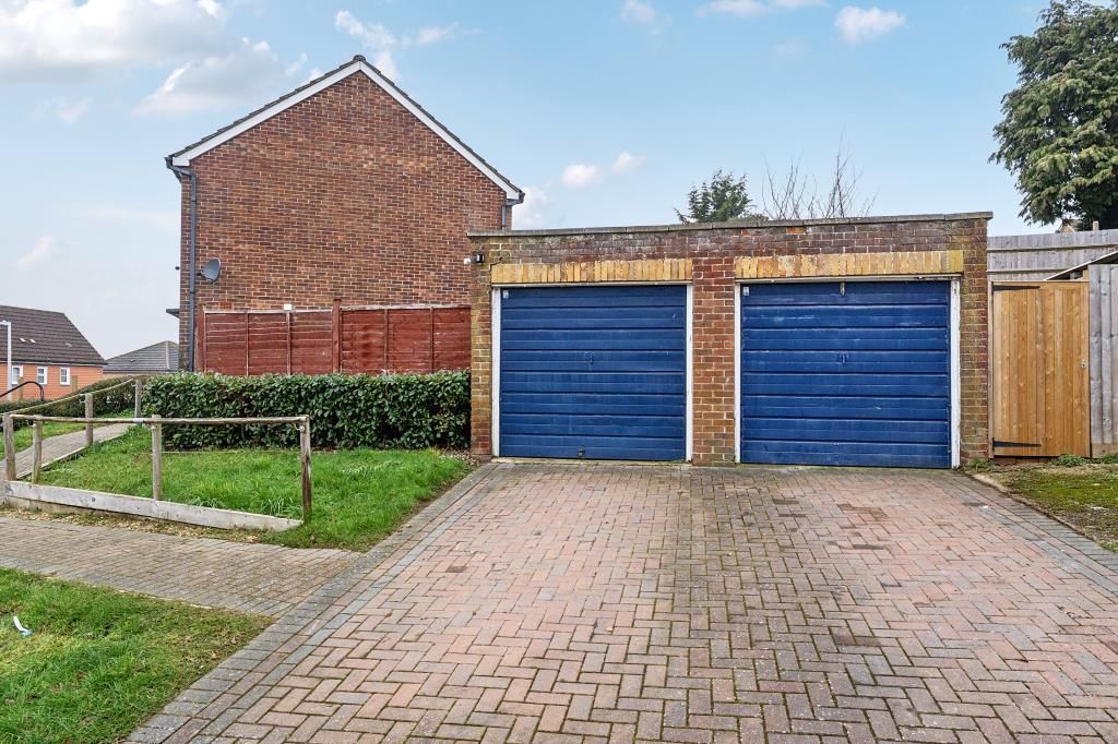 Property photo 2 of 19 Garage