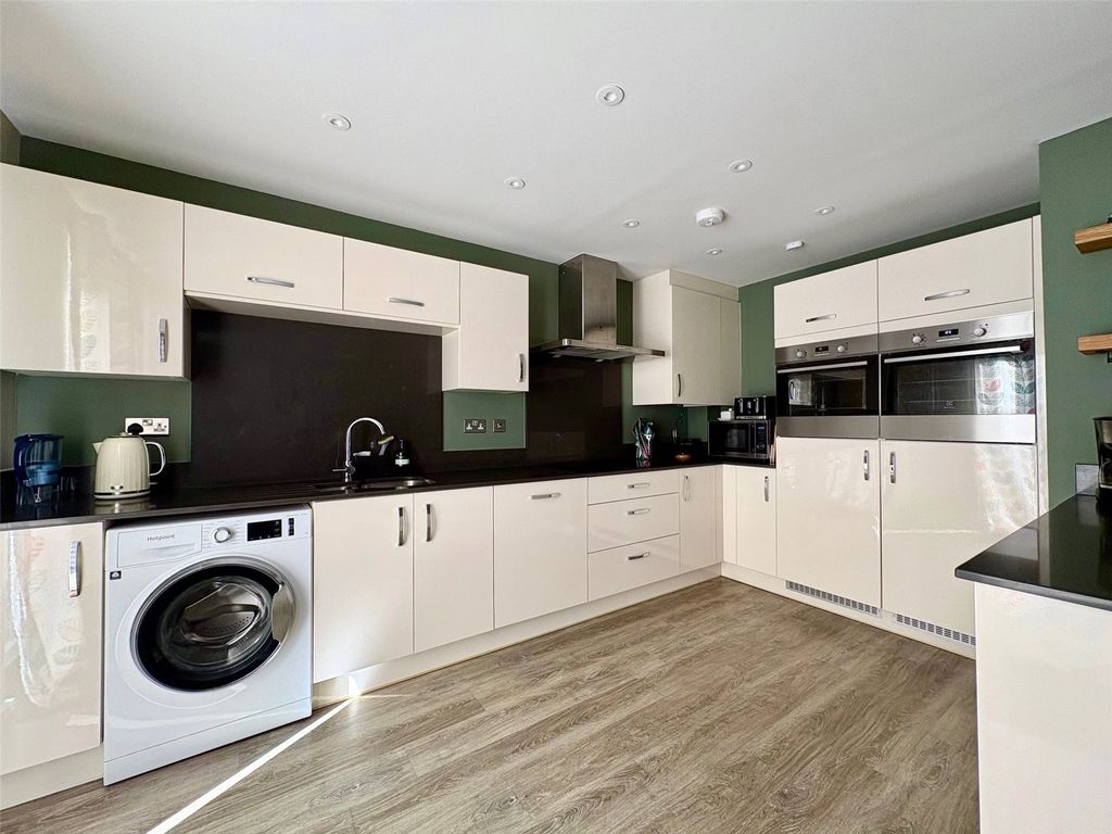 Property photo 2 of 20 Picture No. 18