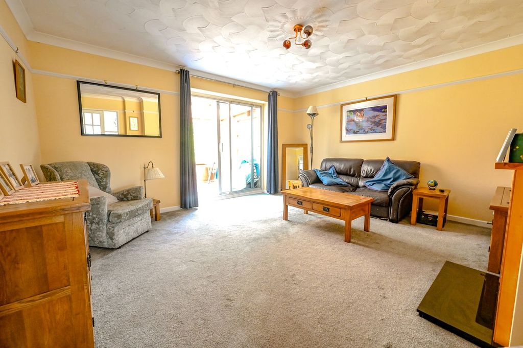 Property photo 2 of 21