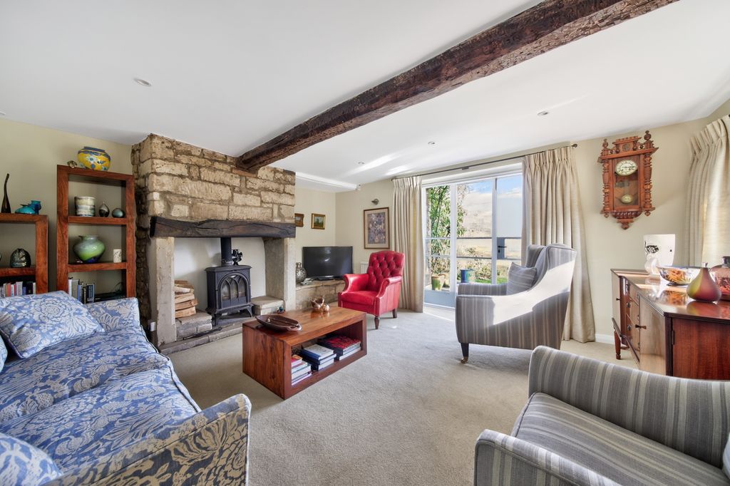 Property photo 3 of 23