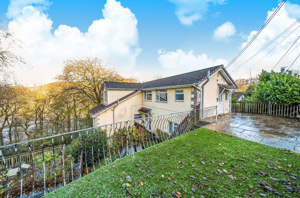 Property photo 1 of 7 1 - Side Aspect