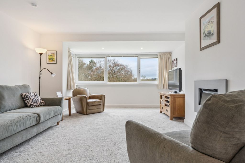 Property photo 3 of 28