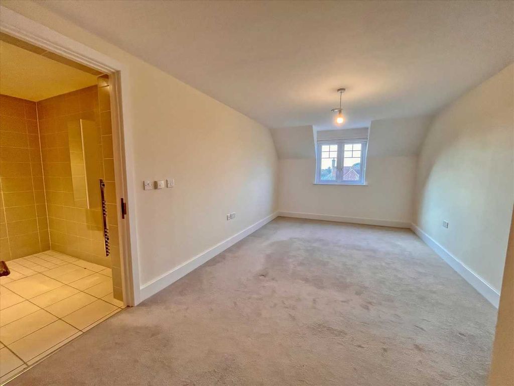Additional image 12 of 2 bed flat for saleVictoria Gardens, Hadleigh Road, Frinton On Sea CO13