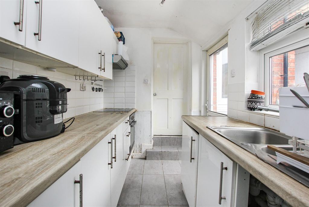Property photo 3 of 15 Kitchen
