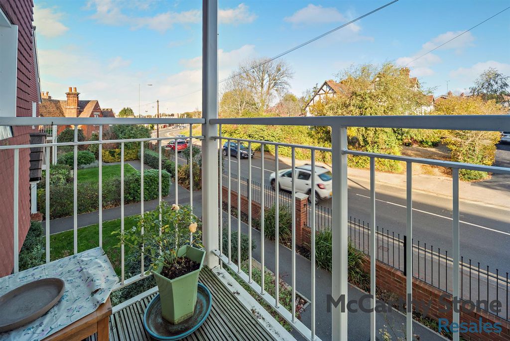 Property photo 3 of 31 8671567-Exterior01-800.Jpg