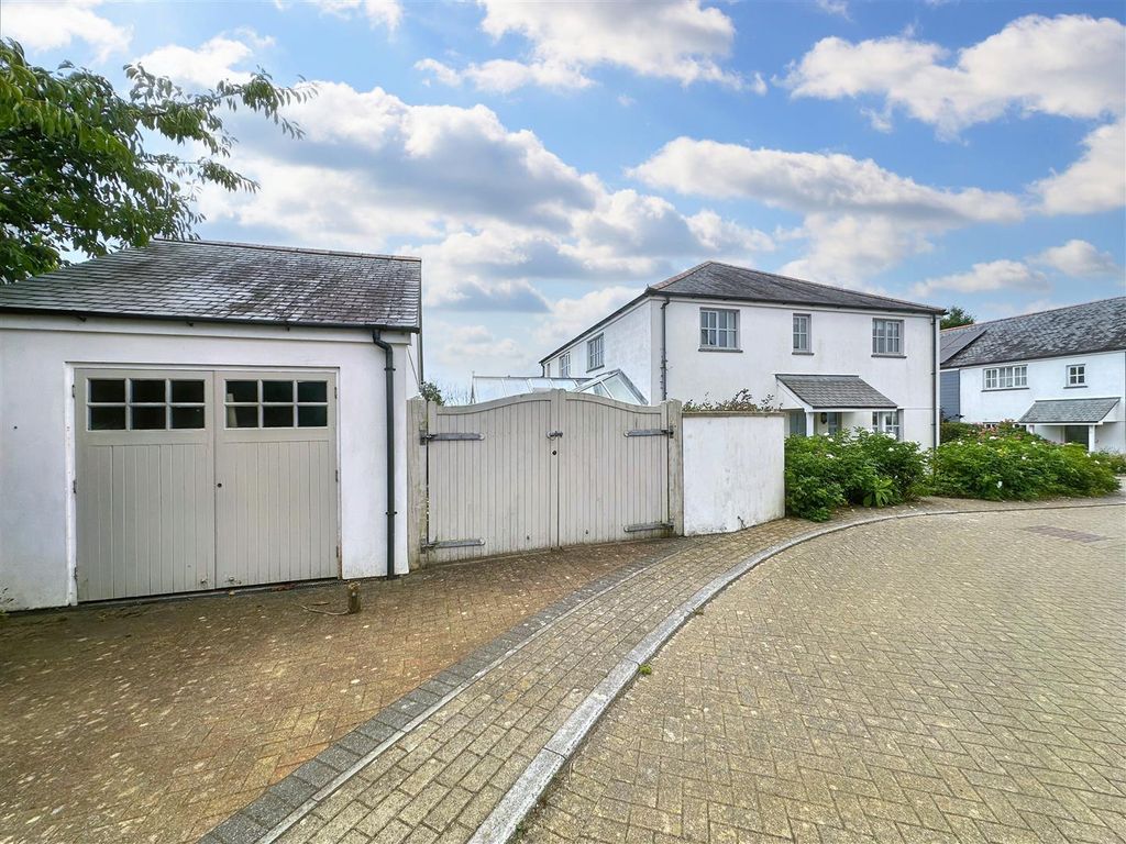 Property photo 1 of 28