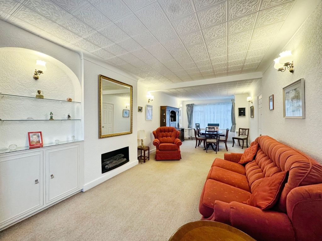 Property photo 1 of 11 Lounge
