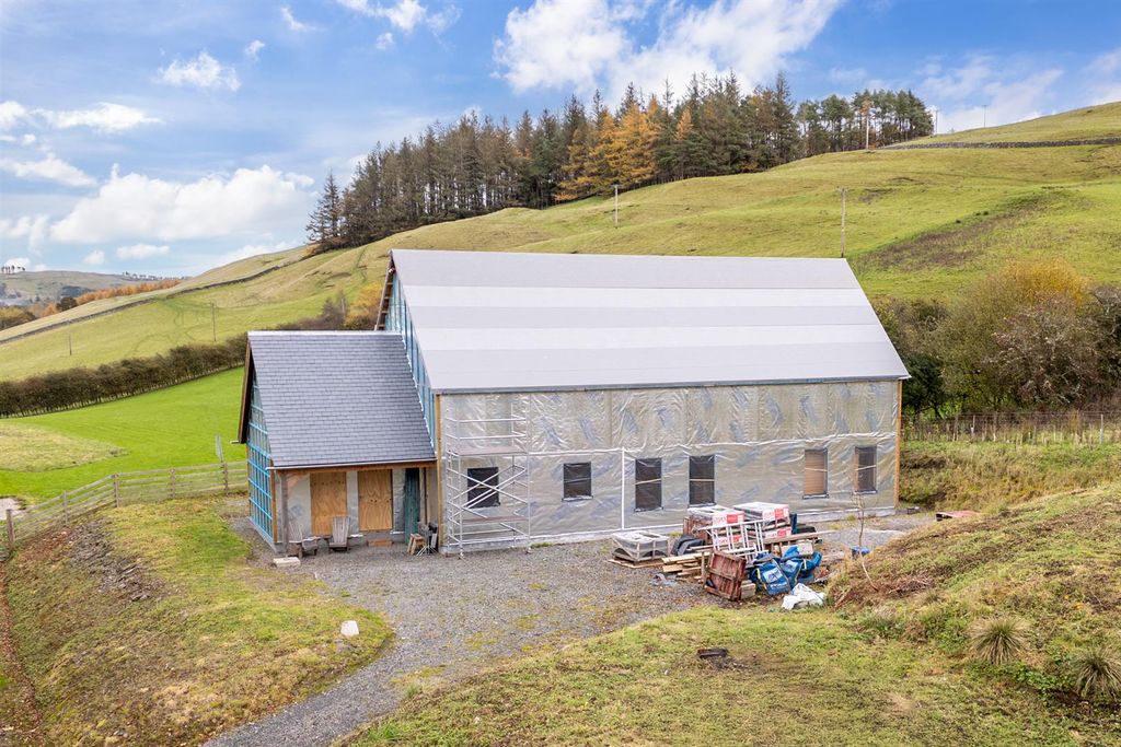 Property photo 3 of 8 Woodburgn_Brae_Roberton-3.Jpg