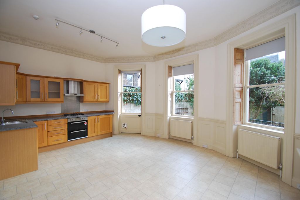 Property photo 3 of 7 Kitchen