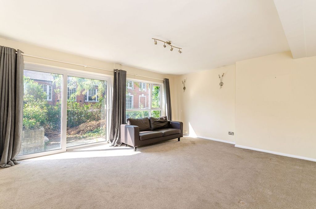 Property photo 2 of 8