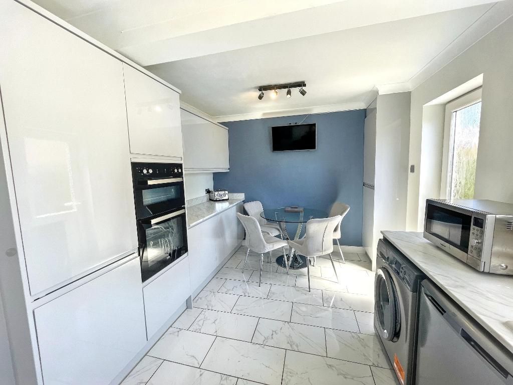 Property photo 3 of 13 Bfast Kitchen 2