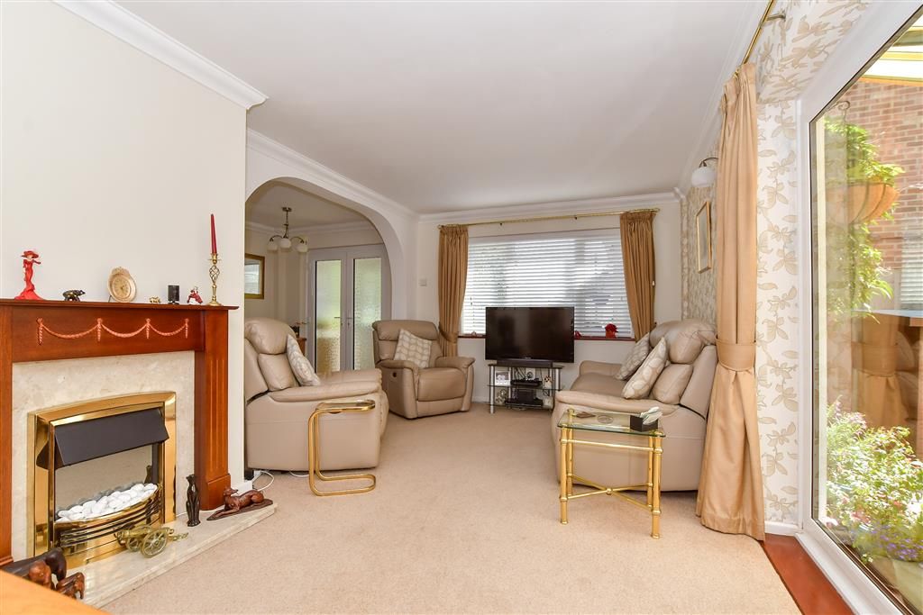 Property photo 3 of 15 Lounge
