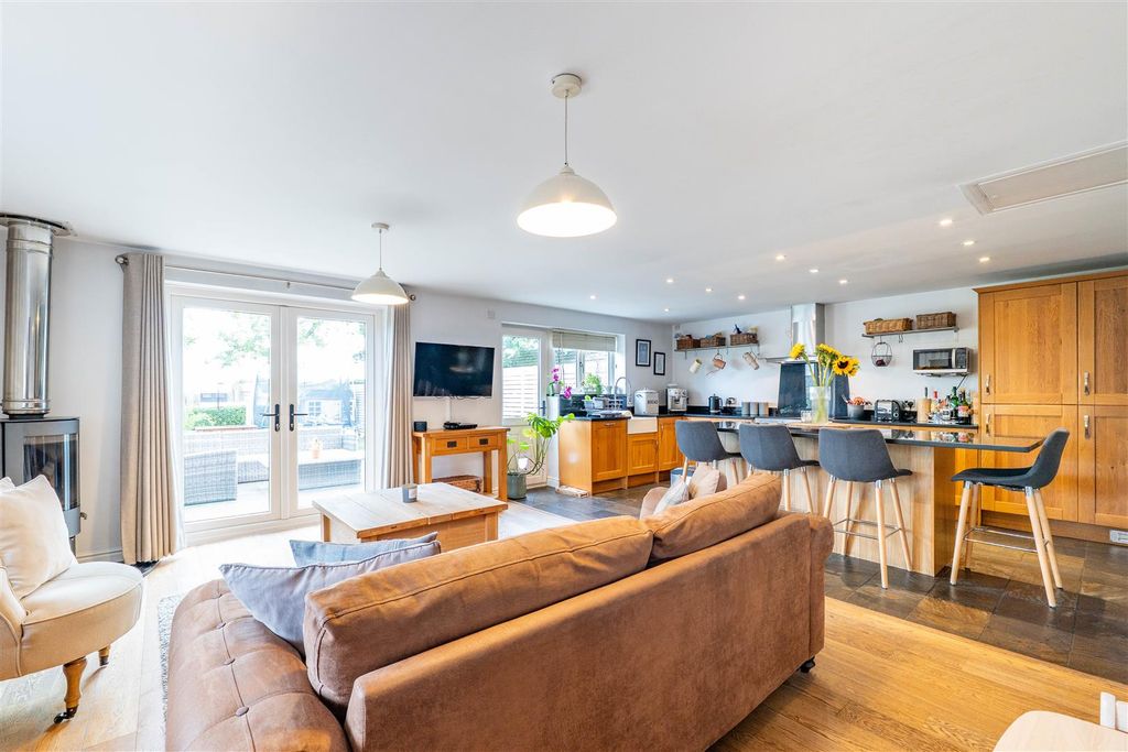 Property photo 3 of 40 Kitchen/Sitting Room