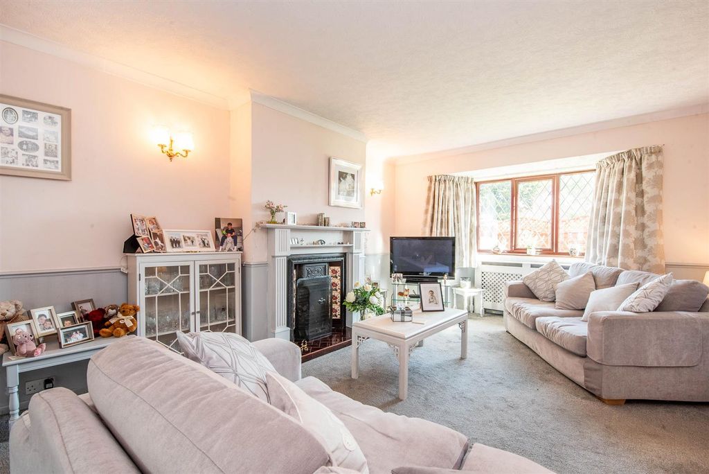 Property photo 2 of 20 Lounge