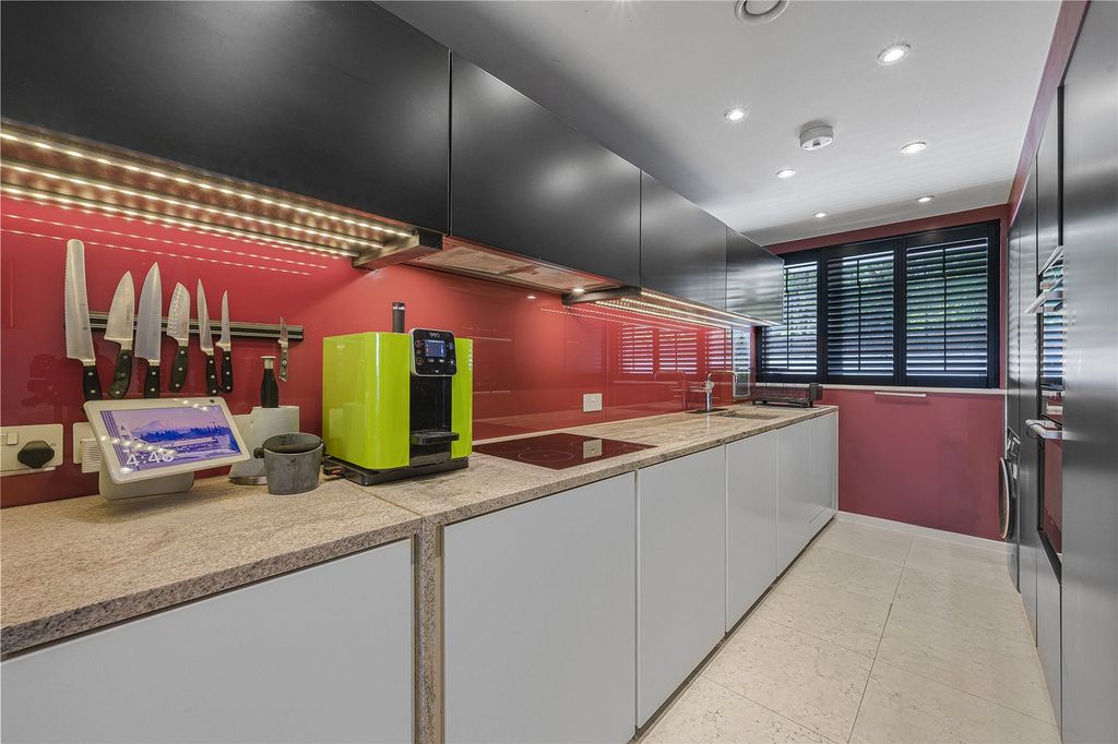 Property photo 3 of 15 Kitchen