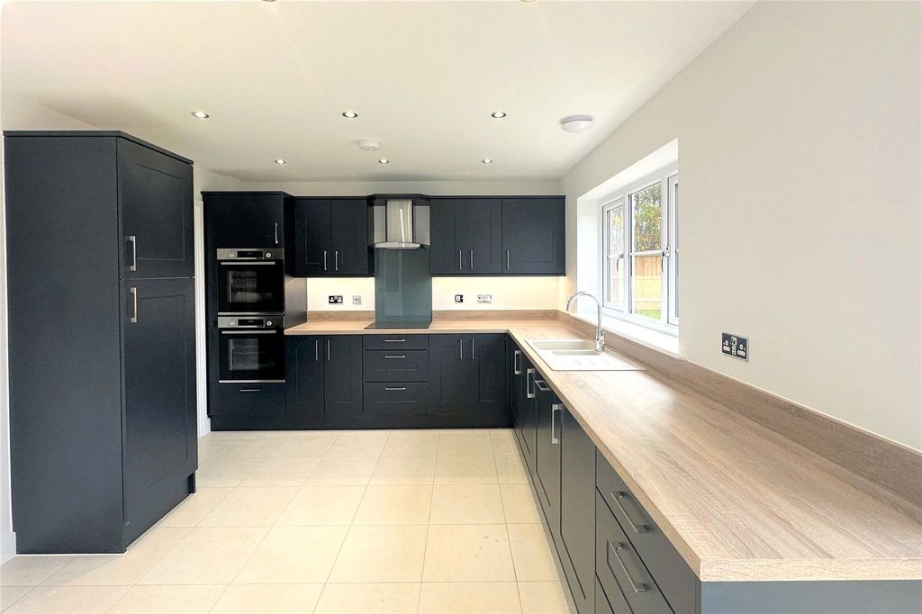 Property photo 2 of 15 Picture No. 10