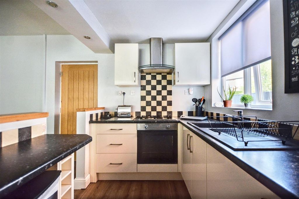 Property photo 3 of 17 Dining Kitchen