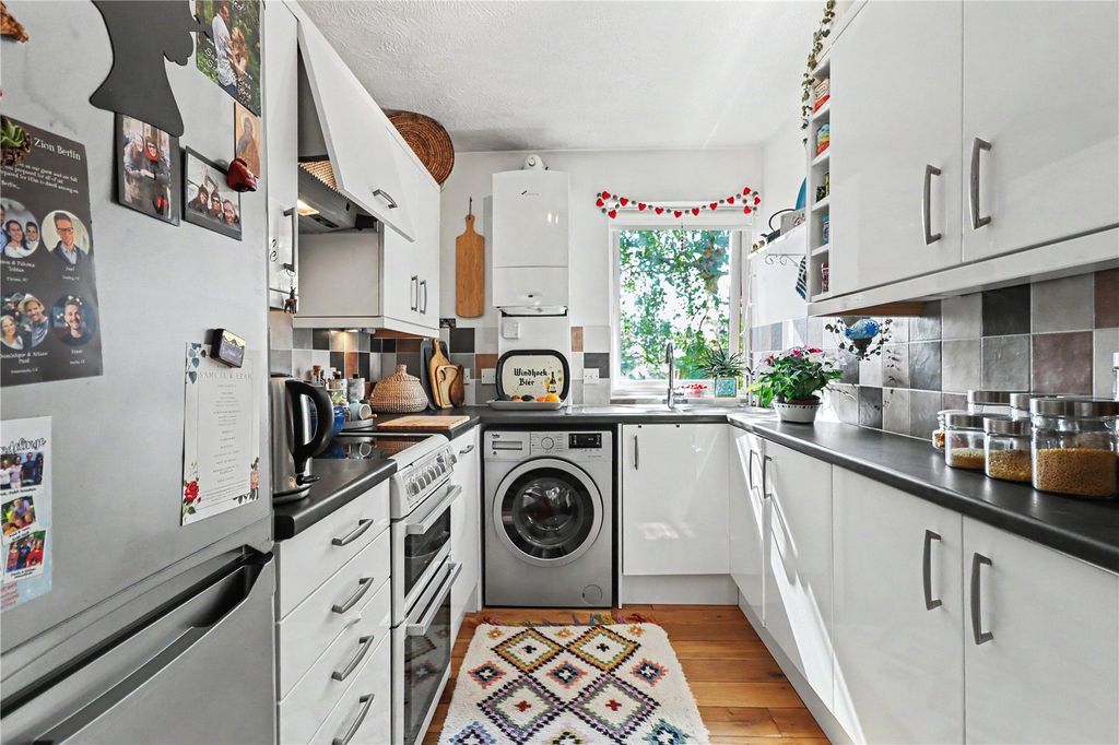 Property photo 2 of 9 Kitchen