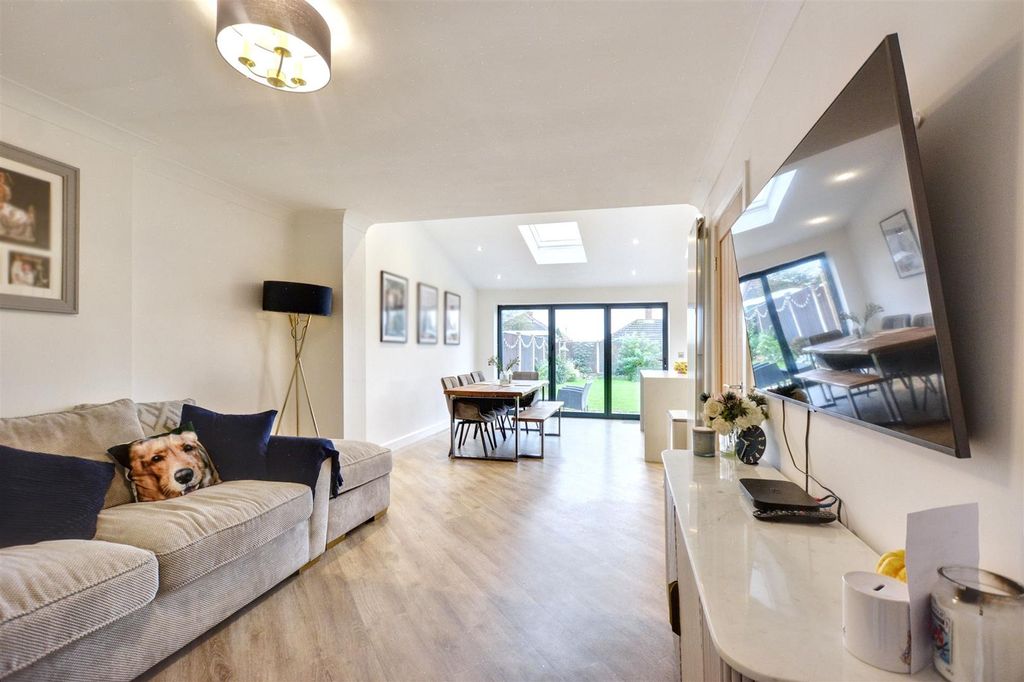 Property photo 3 of 27 Open Plan Breakfast Kitchen