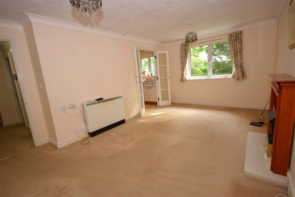 Property photo 2 of 20 Lounge/Dining Room
