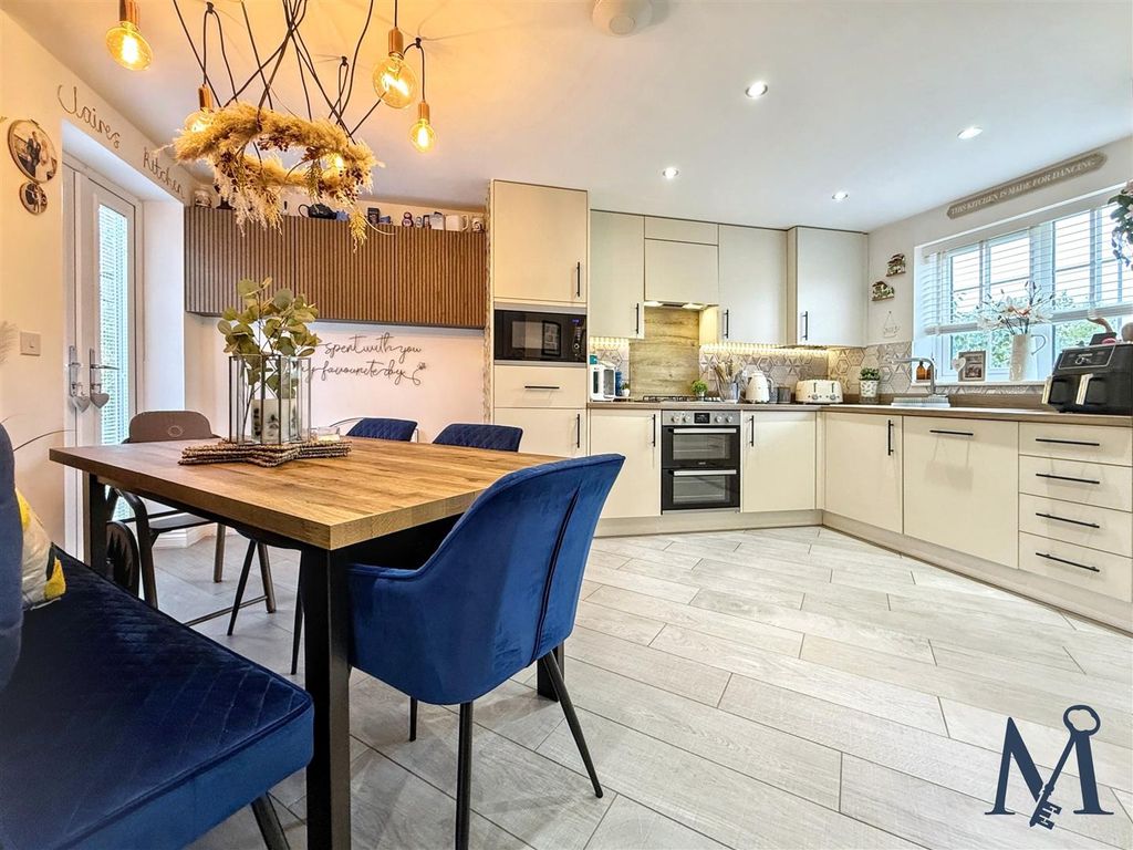 Property photo 2 of 23 Kitchen Diner