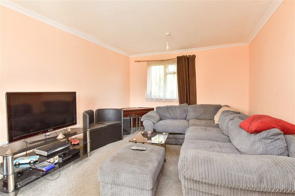 Property photo 3 of 7 Lounge