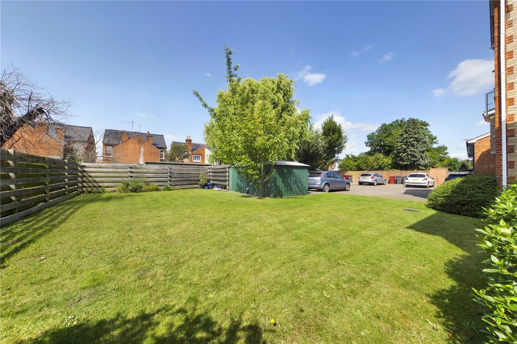 Property photo 3 of 13 Communal Gardens