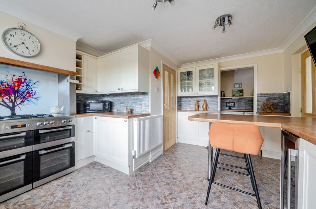 Property photo 3 of 31 1487851-15-6A4Eb9Bcbe179