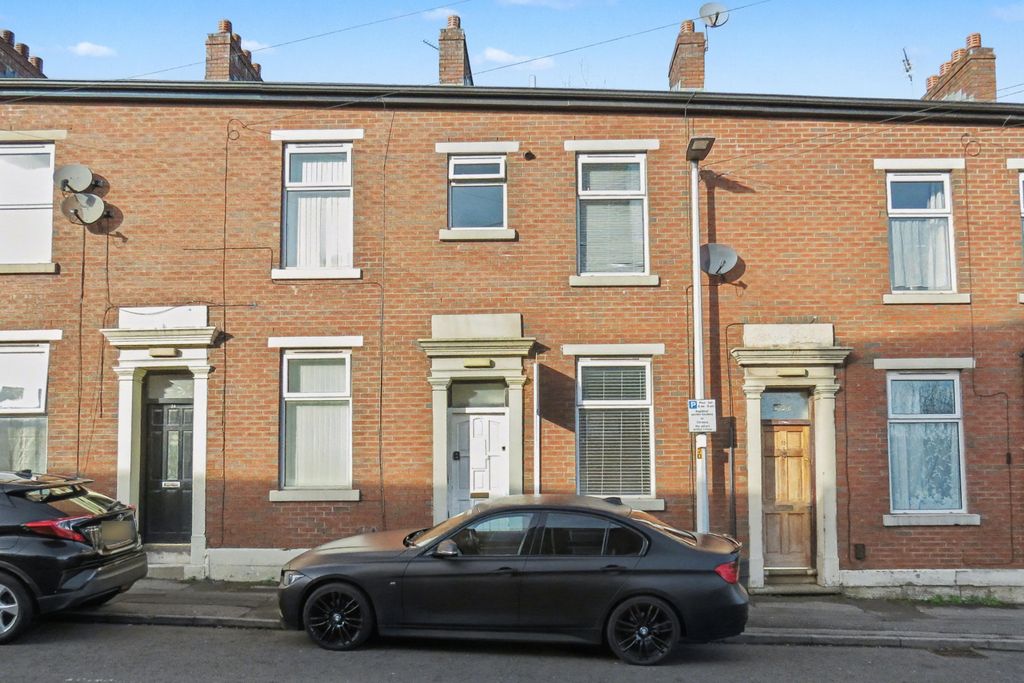 Property photo 1 of 11 12 Devonport Road, Blackburn, Lancashire, Bb2 1Ej