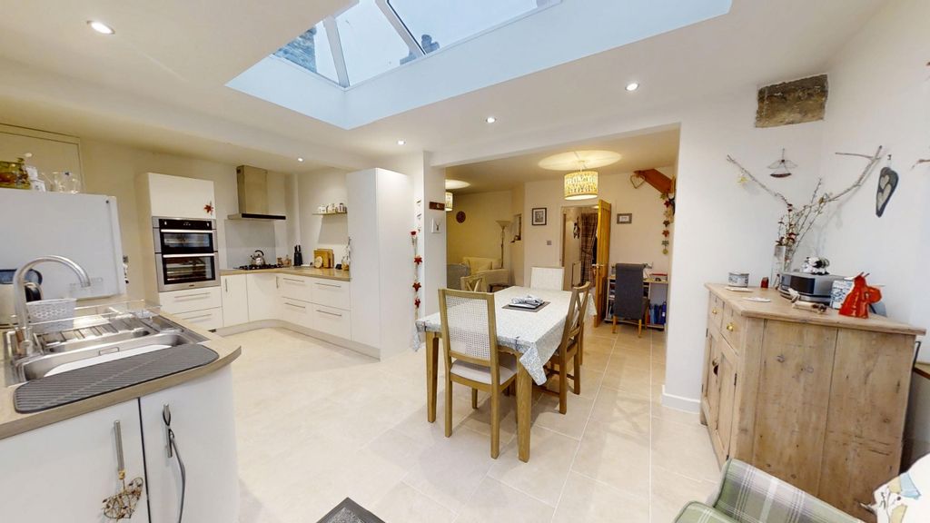 Property photo 3 of 25 Park-Estate-Road-Portland-Dorset-UK-01192026_140618