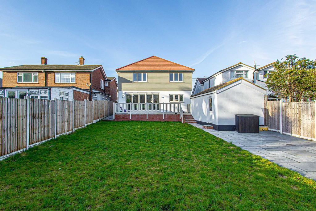 Additional image 38 of 4 bed detached house for saleThundersley Park Road, Benfleet SS7