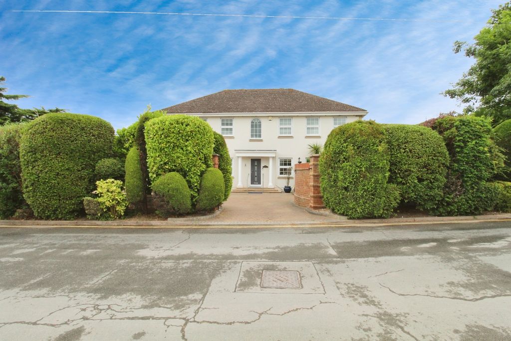Property photo 2 of 46 Pbox-Street_Scape-313625.Jpg